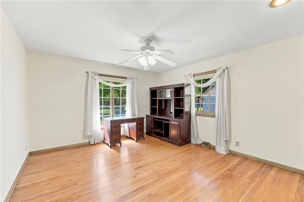 306 NW Lincolnwood Drive — photo 23