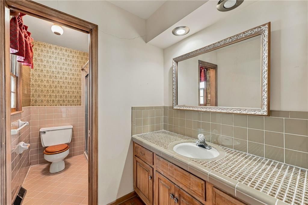 306 NW Lincolnwood Drive — photo 29