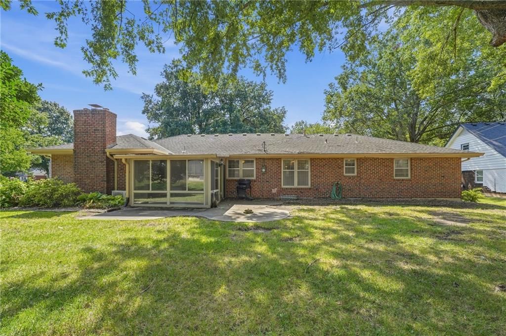 306 NW Lincolnwood Drive — photo 33