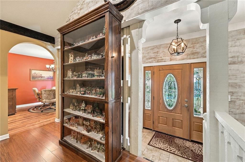 212 Hillcrest Road, Belton, MO: listing photo 3