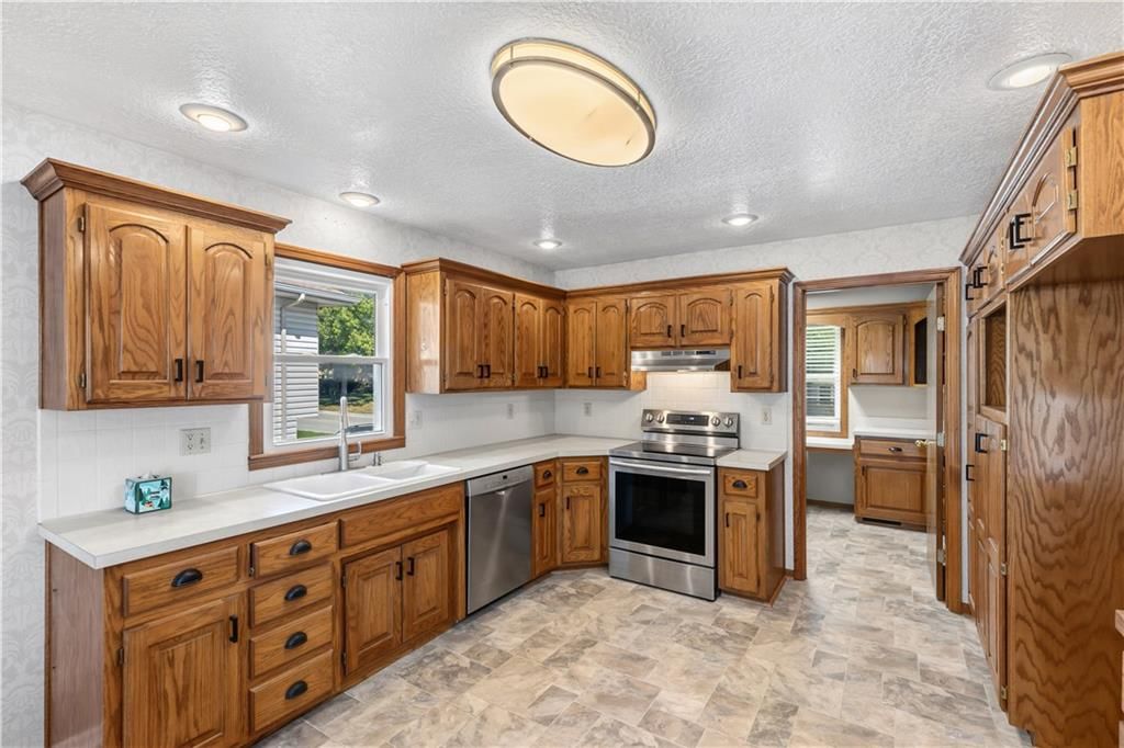 Photo 16 of 46 - 16901 E 49th Terrace S, Independence, MO 64055