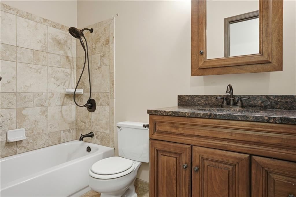 Photo 11 of 15 - 5970 N Bellefontaine Avenue, Gladstone, MO 64119