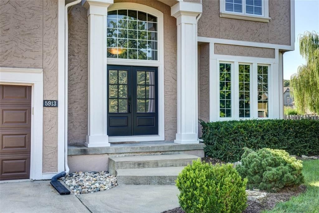 5913 NE Coral Circle — photo 2