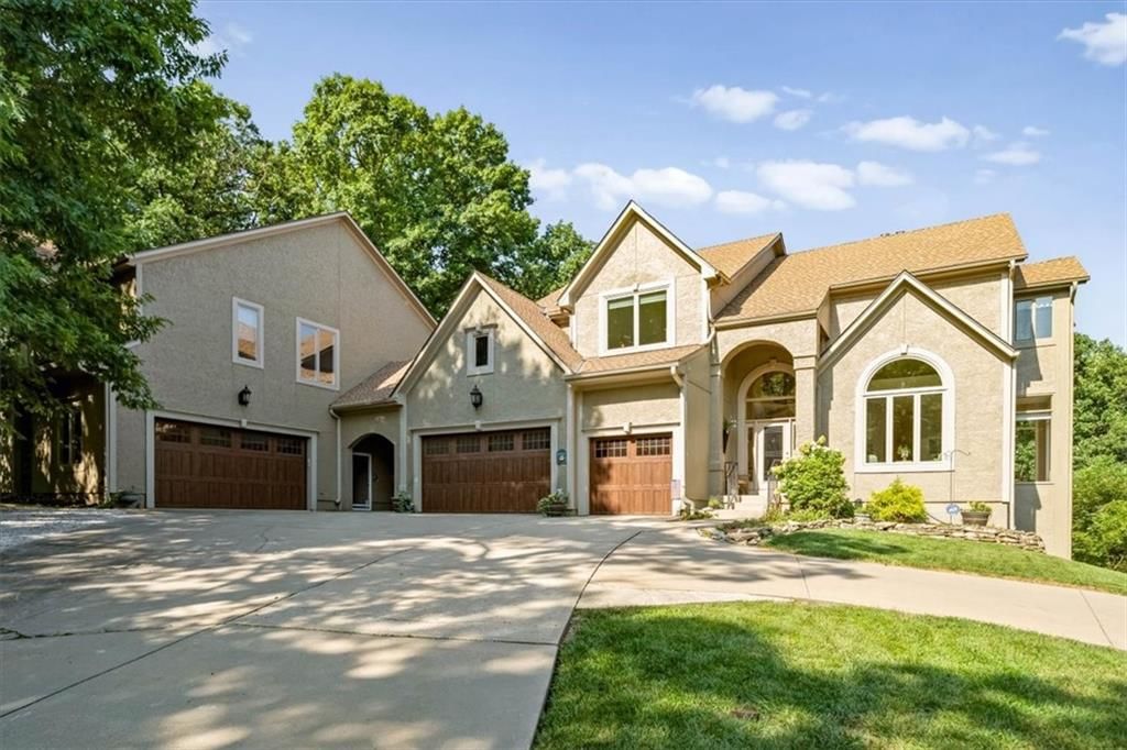 708 S 102 Street, Edwardsville, KS