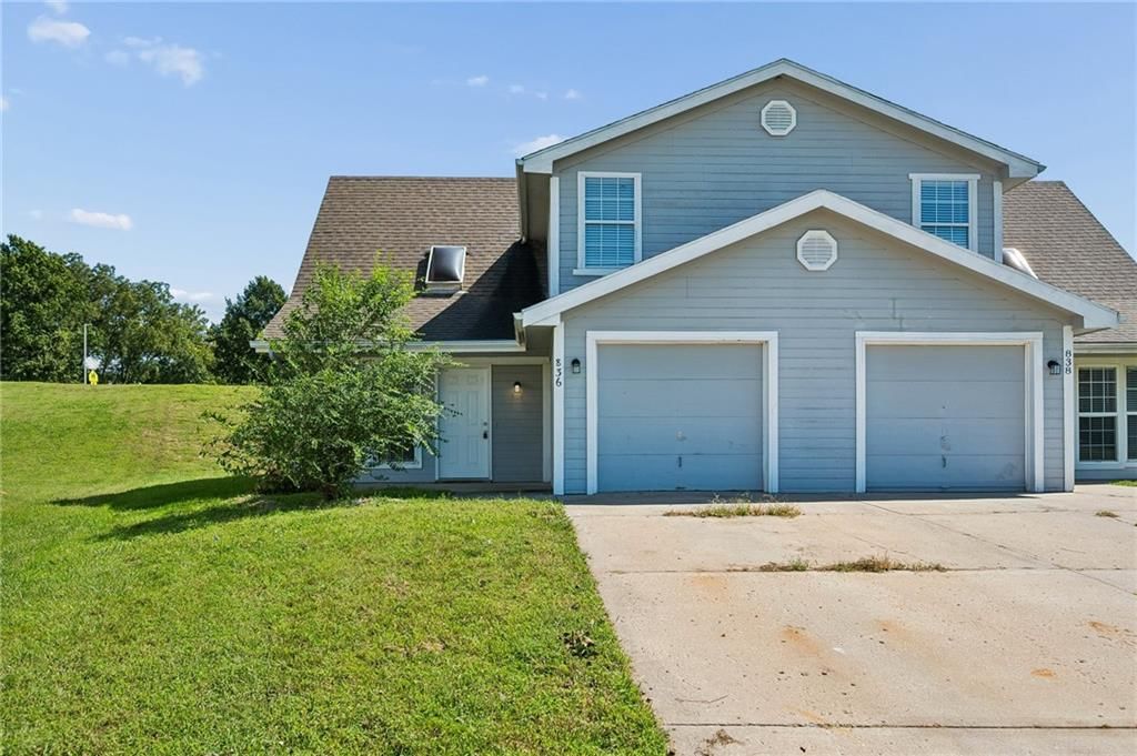 836-38 Walker Court, Liberty, MO: listing photo 2