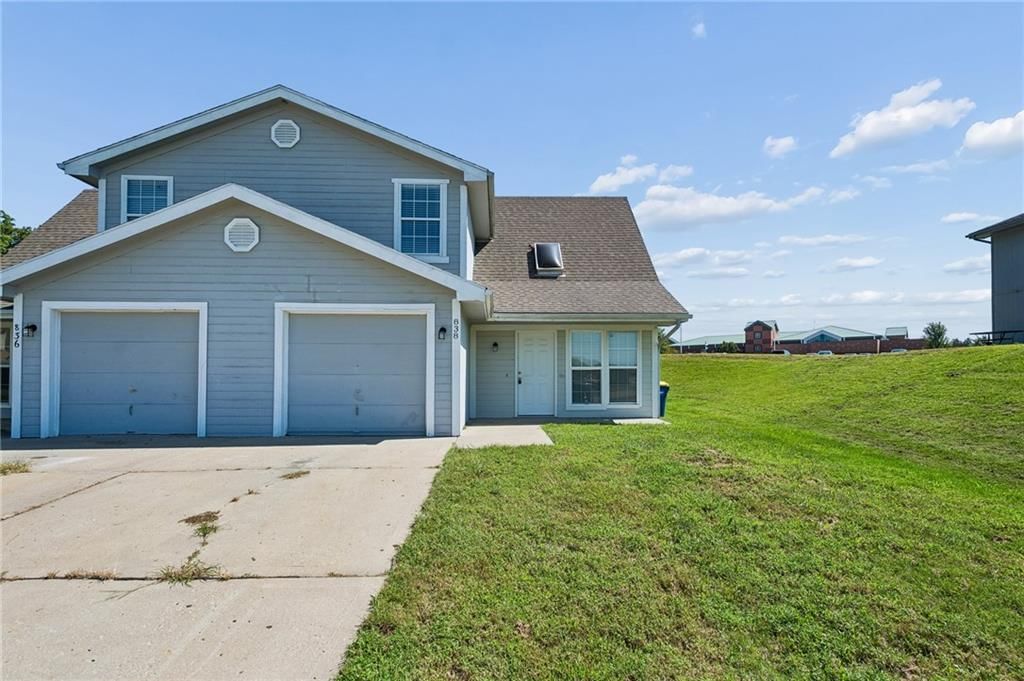 836-38 Walker Court, Liberty, MO: listing photo 3