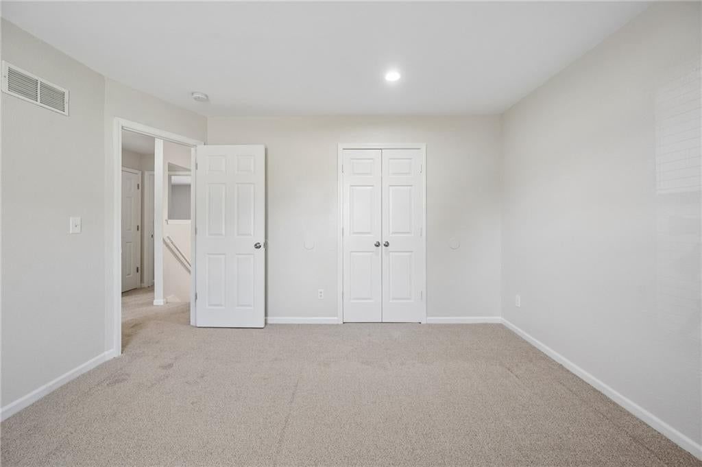 Photo 9 of 33 - 836-38 Walker Court, Liberty, MO 64068