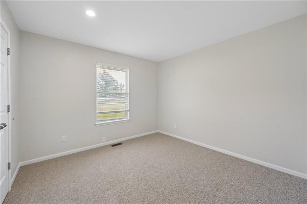 Photo 10 of 33 - 836-38 Walker Court, Liberty, MO 64068