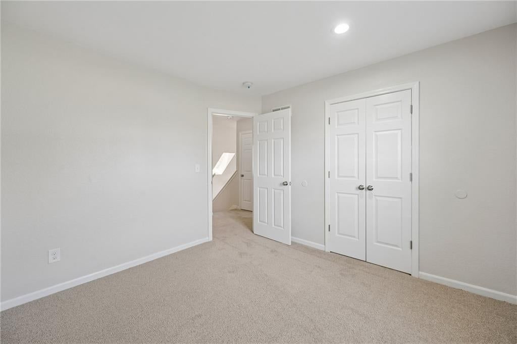 Photo 14 of 33 - 836-38 Walker Court, Liberty, MO 64068
