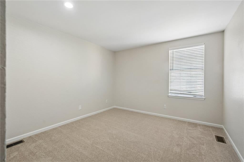 Photo 15 of 33 - 836-38 Walker Court, Liberty, MO 64068