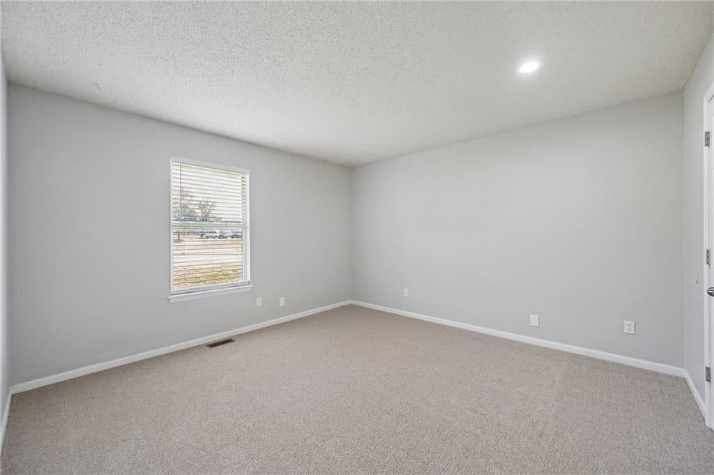 Photo 19 of 33 - 836-38 Walker Court, Liberty, MO 64068