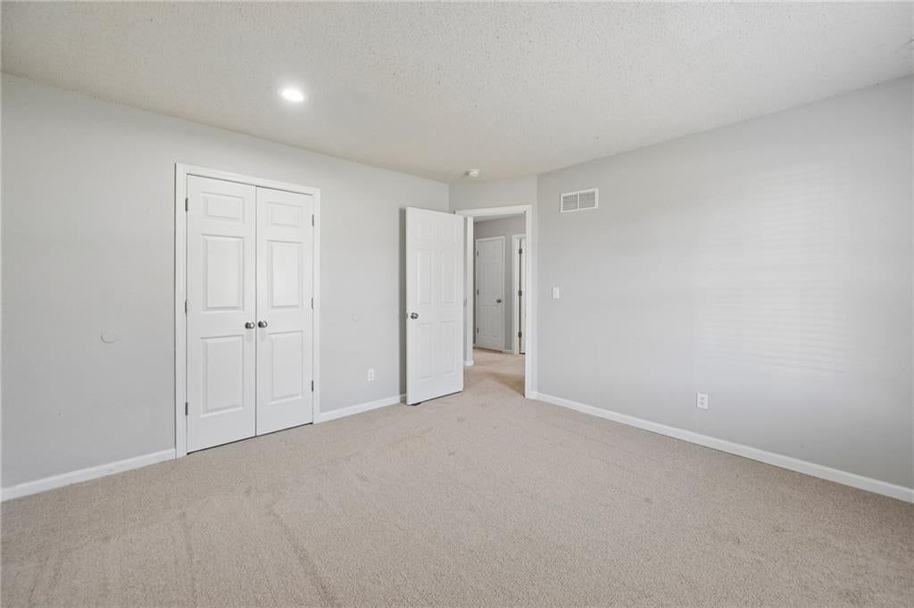 Photo 20 of 33 - 836-38 Walker Court, Liberty, MO 64068