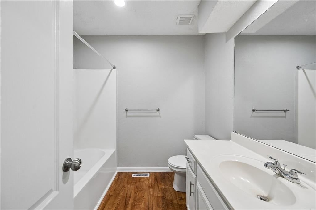 Photo 21 of 33 - 836-38 Walker Court, Liberty, MO 64068
