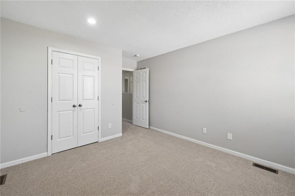Photo 23 of 33 - 836-38 Walker Court, Liberty, MO 64068