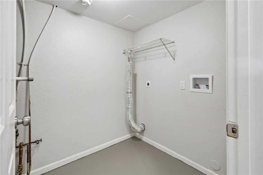 Photo 24 of 33 - 836-38 Walker Court, Liberty, MO 64068