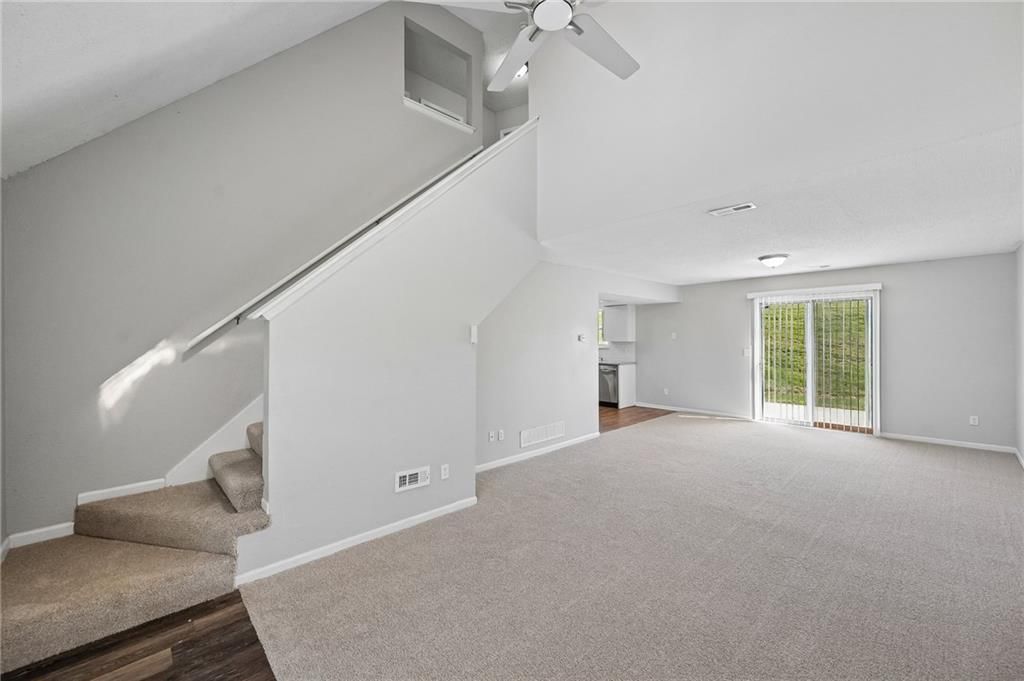 Photo 25 of 33 - 836-38 Walker Court, Liberty, MO 64068