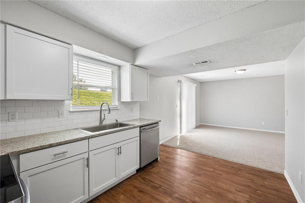 Photo 28 of 33 - 836-38 Walker Court, Liberty, MO 64068