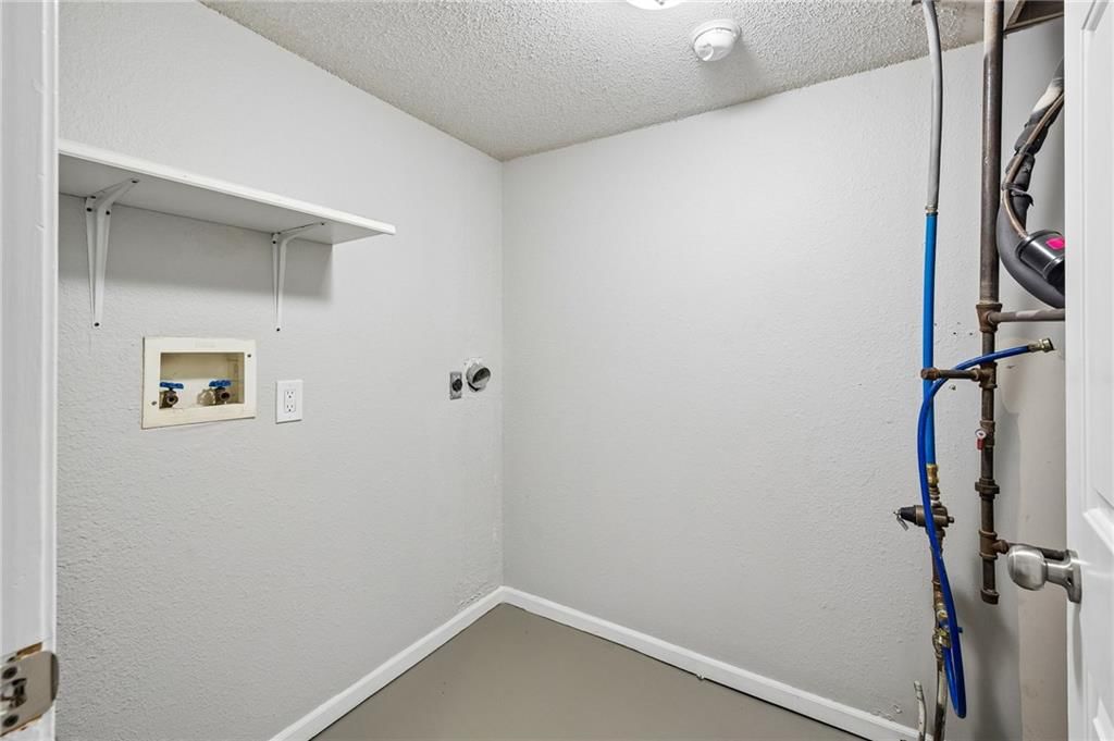 Photo 29 of 33 - 836-38 Walker Court, Liberty, MO 64068