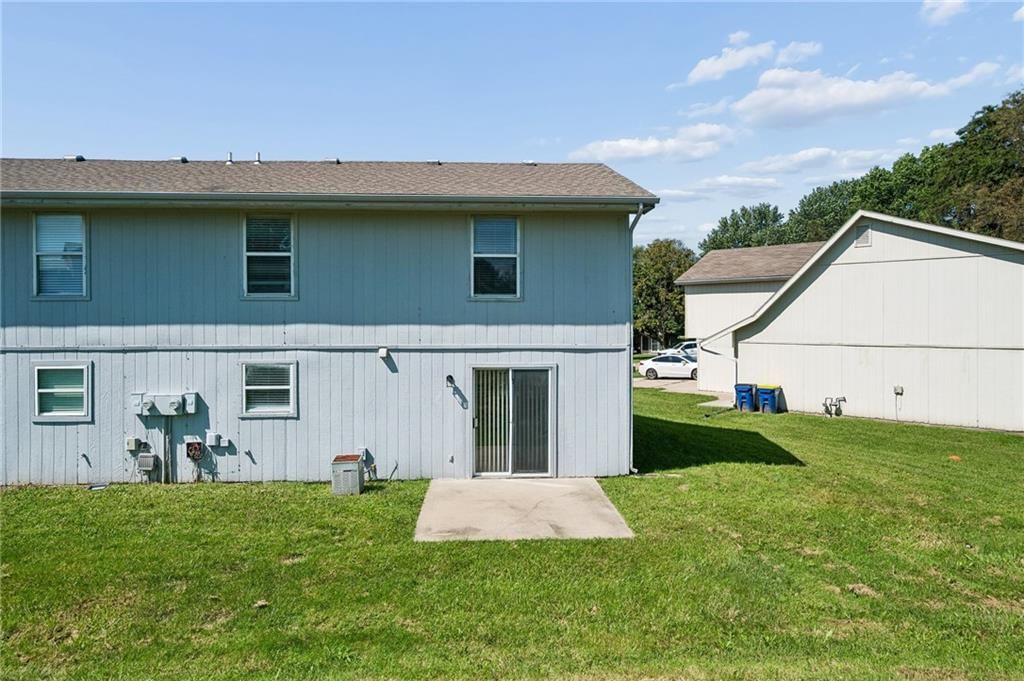 Photo 31 of 33, 836-38 Walker Court, Liberty, MO 64068