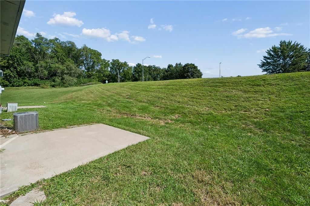 Photo 32 of 33 - 836-38 Walker Court, Liberty, MO 64068