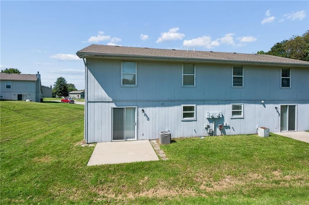 Photo 33 of 33 - 836-38 Walker Court, Liberty, MO 64068