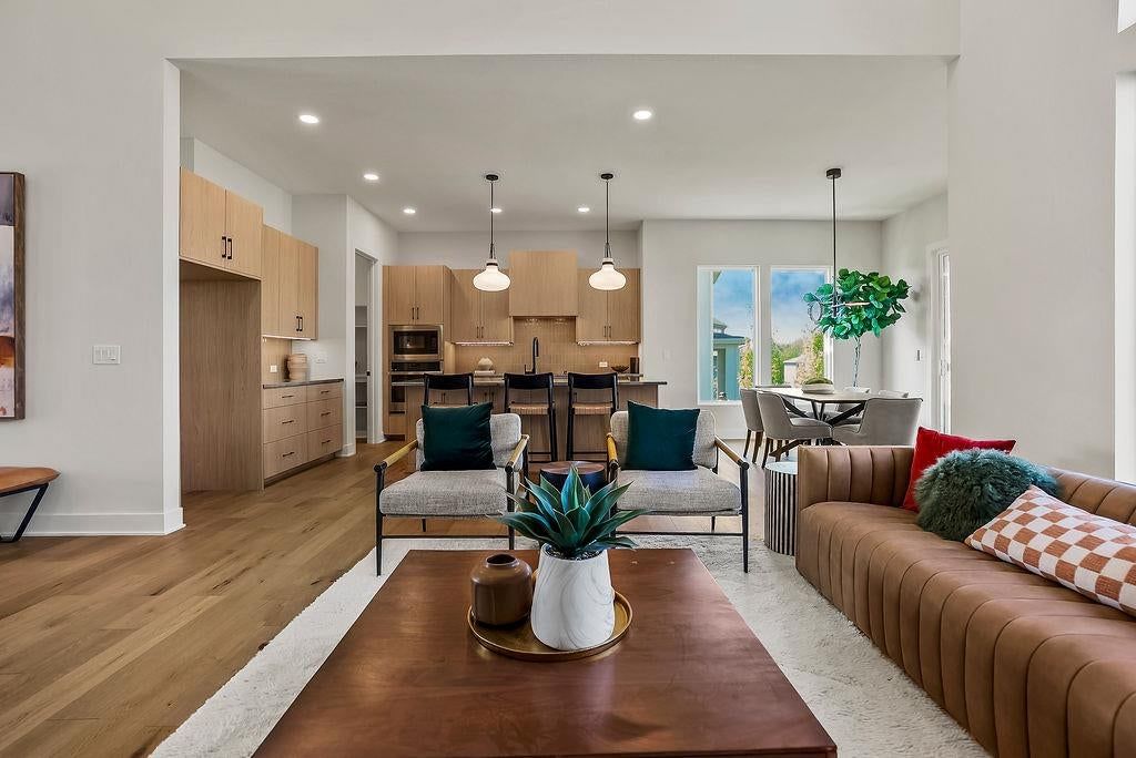 Photo 5 of 38 - 3921 W 158th Place