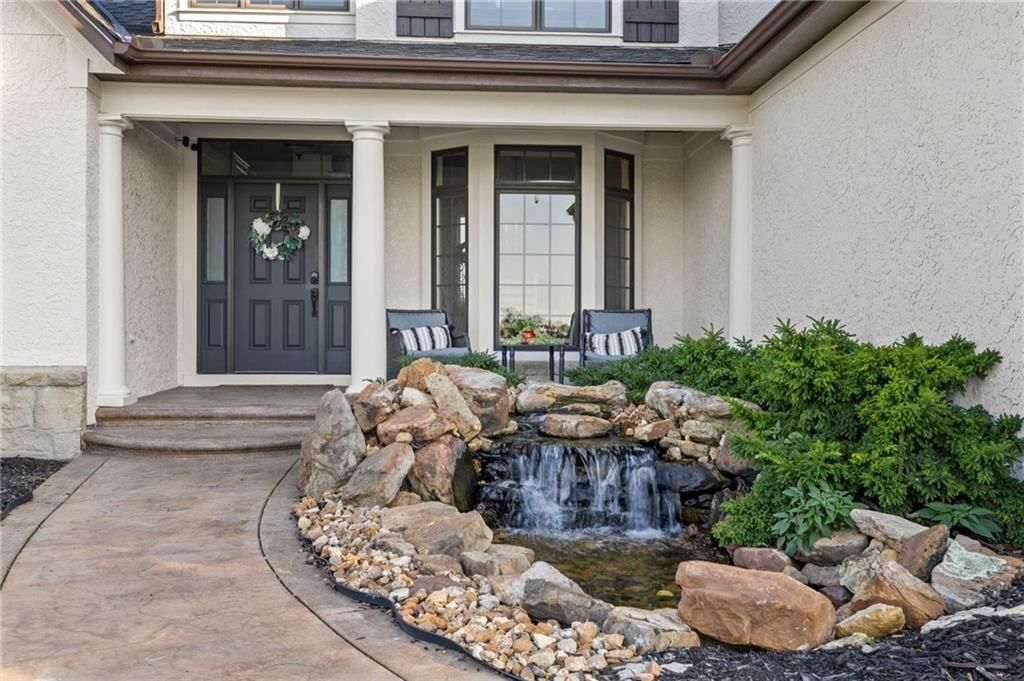 18101 Sunset Drive, Olathe, KS: listing photo 2