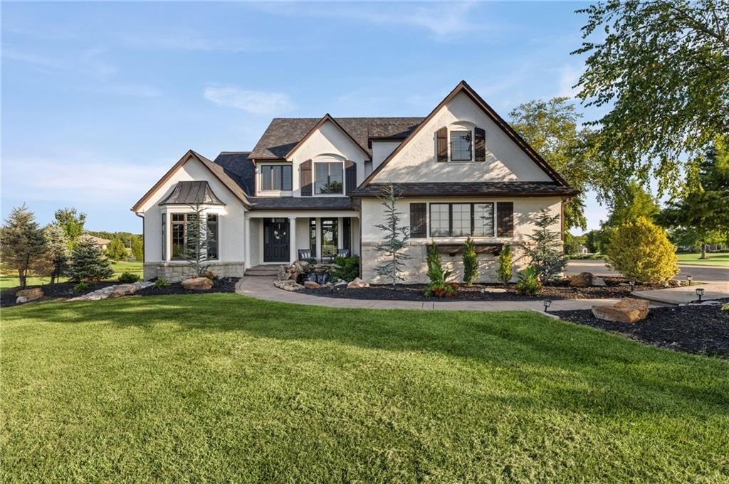 18101 Sunset Drive, Olathe, KS: listing photo 3