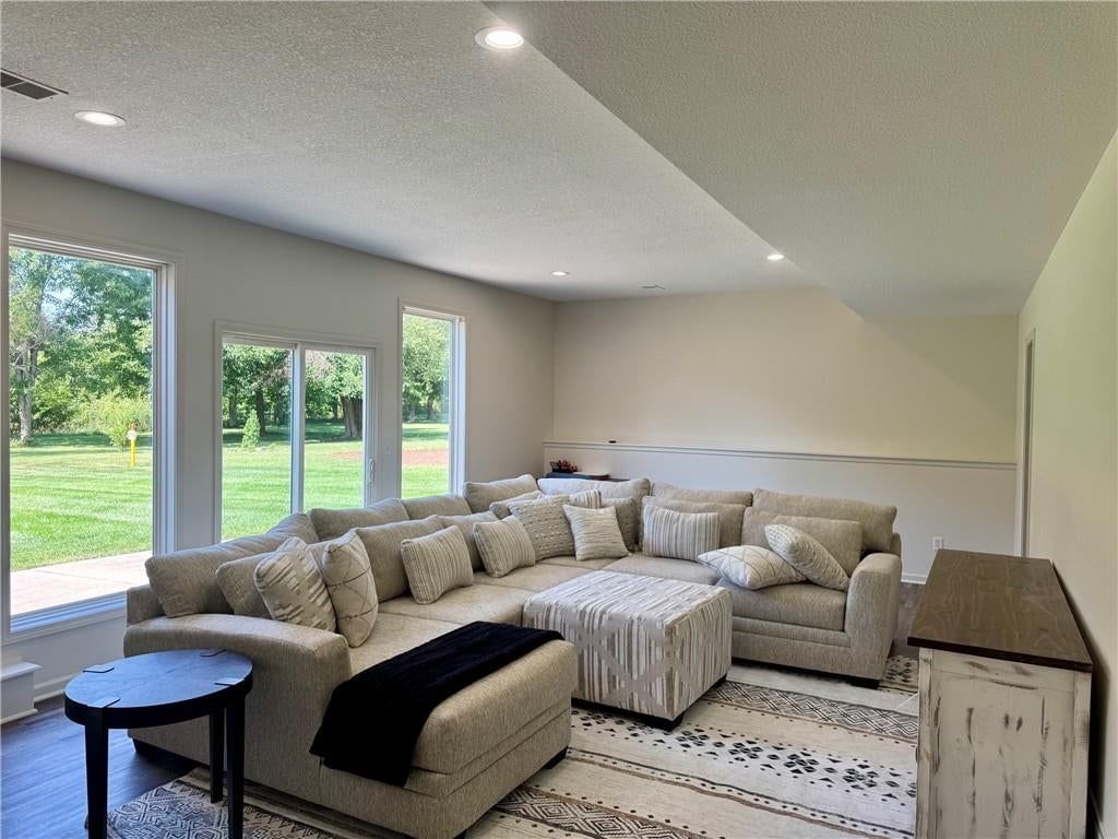112 S Westglen Drive — photo 19