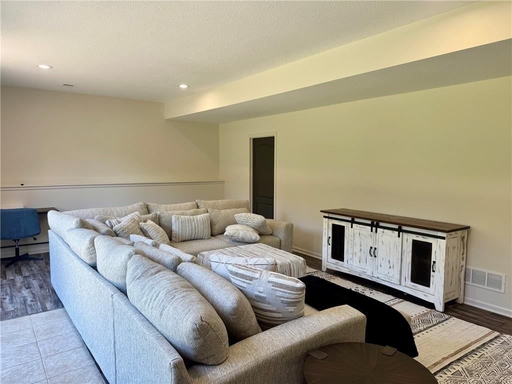 112 S Westglen Drive — photo 20