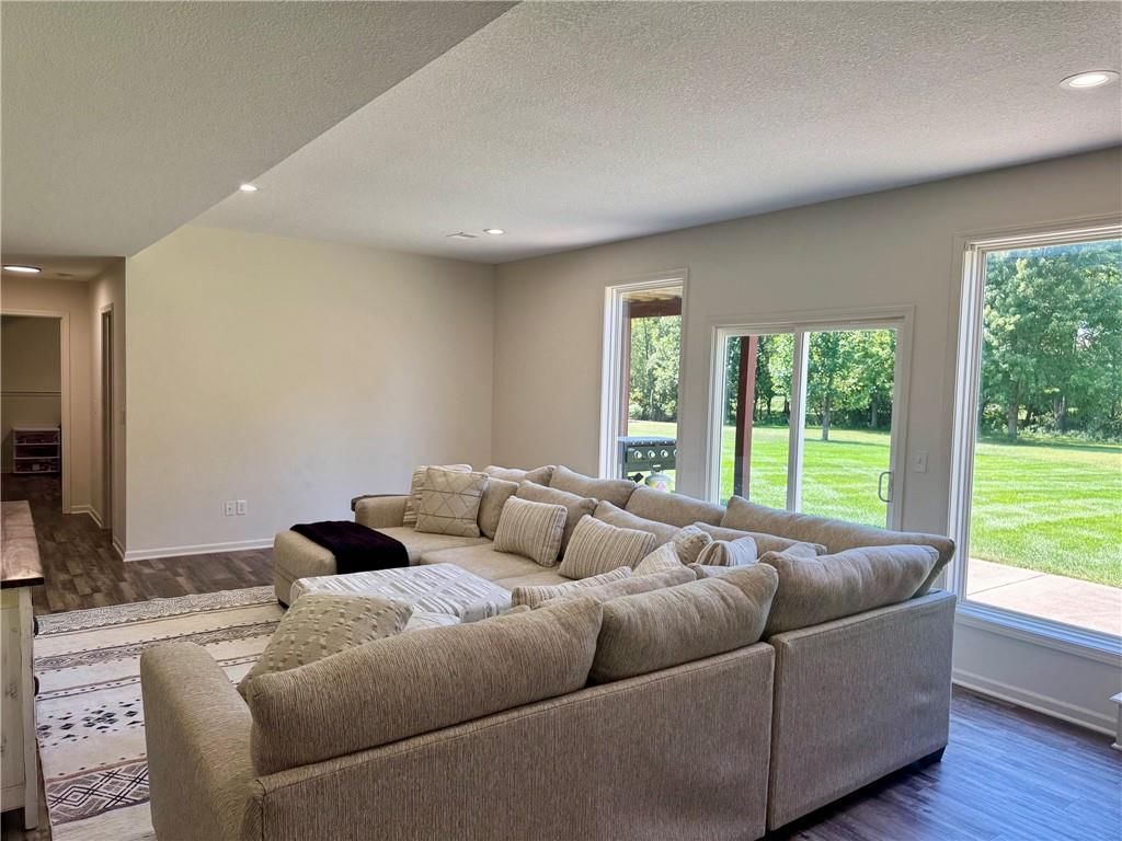 112 S Westglen Drive — photo 21