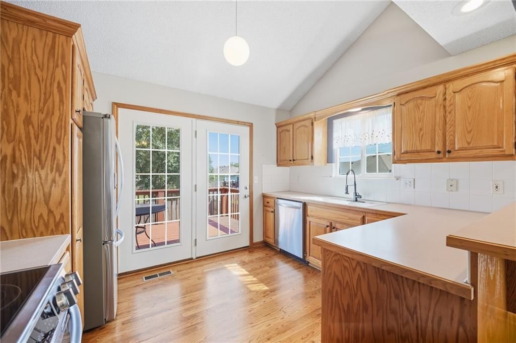 1221 SE Meridian Drive — photo 11