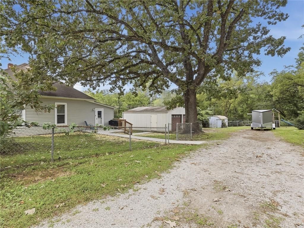 1300 Kearney Road — photo 7