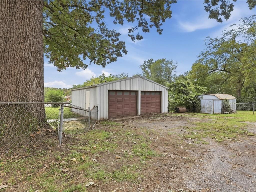 1300 Kearney Road — photo 8