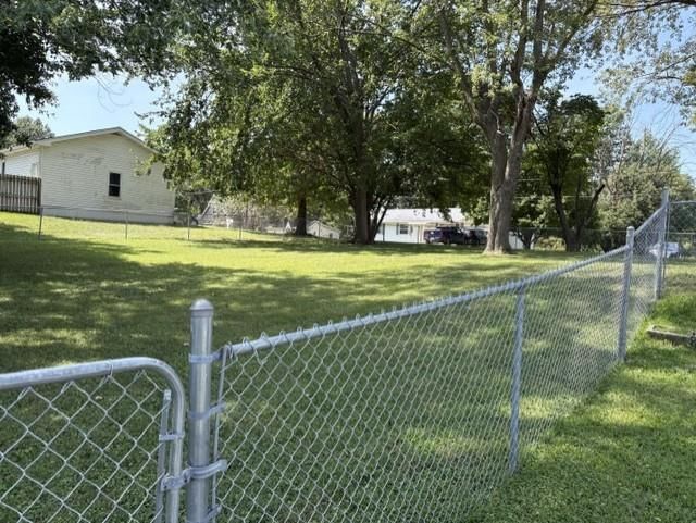 Photo 4 of 31 - 1405 NE 72 Street, Gladstone, MO 64118