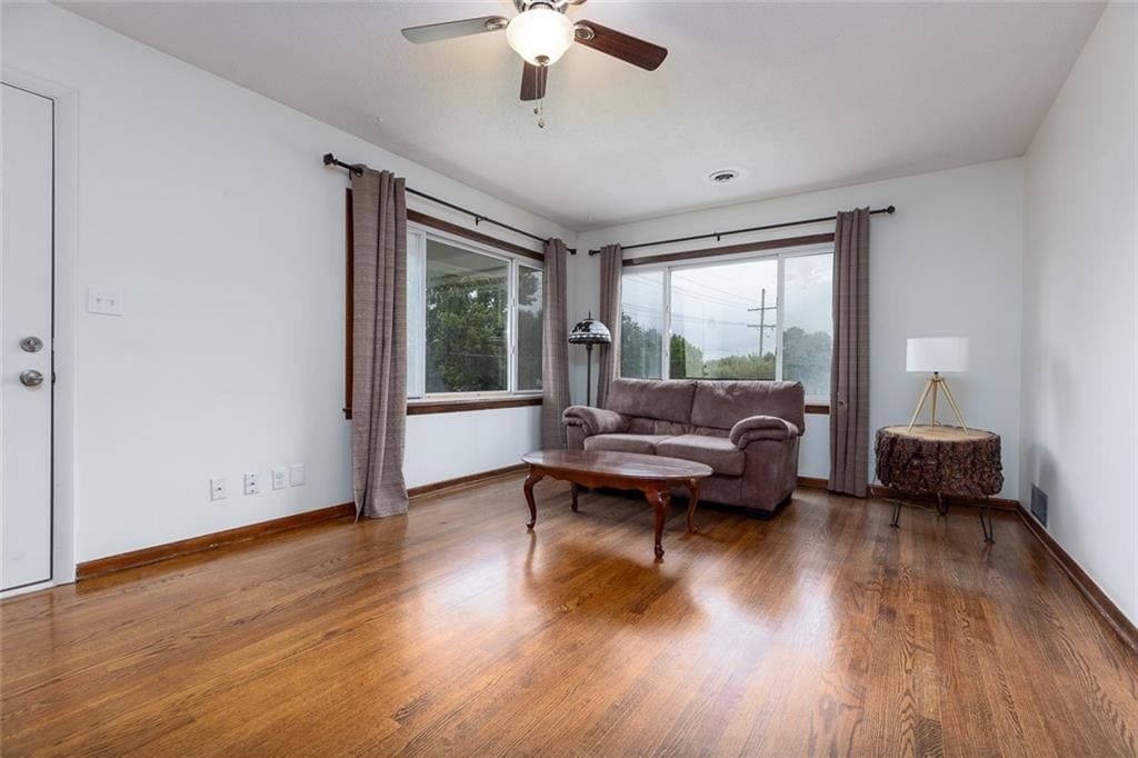 Photo 5 of 31 - 1405 NE 72 Street, Gladstone, MO 64118