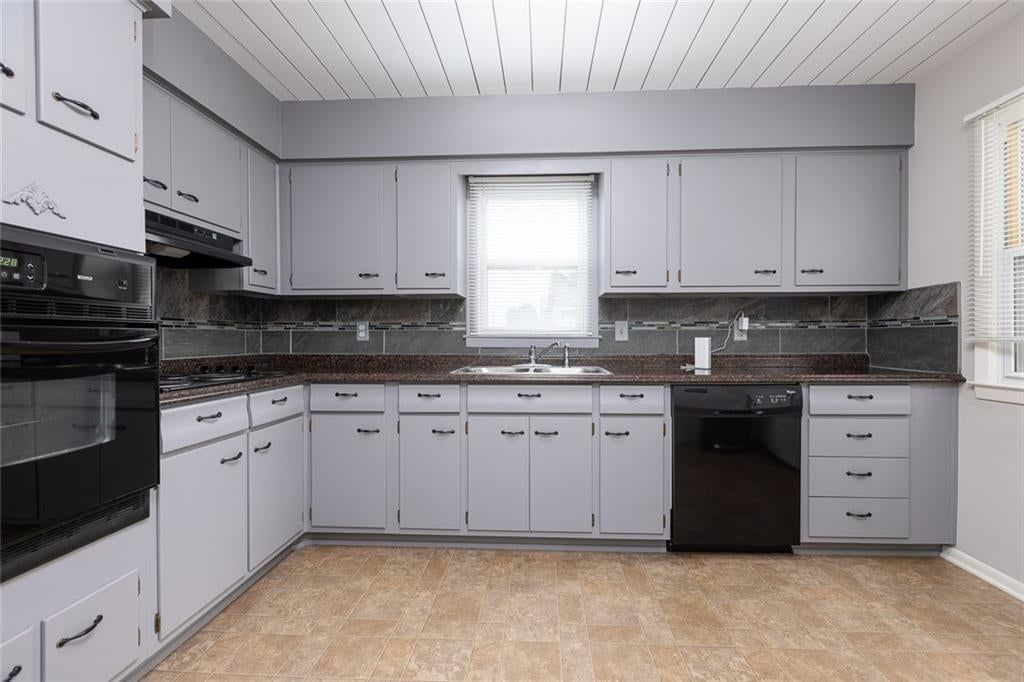 Photo 7 of 31 - 1405 NE 72 Street, Gladstone, MO 64118