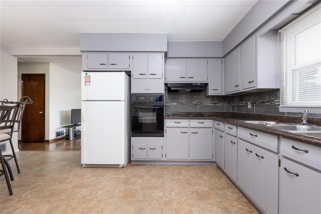 Photo 8 of 31 - 1405 NE 72 Street, Gladstone, MO 64118