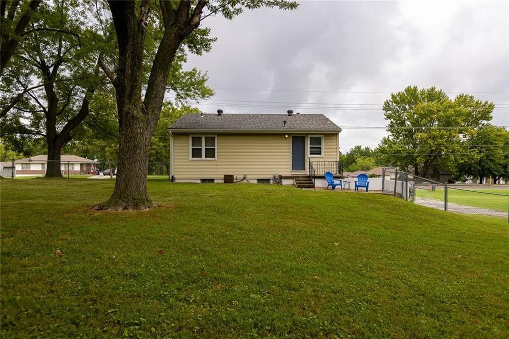 Photo 25 of 31 - 1405 NE 72 Street, Gladstone, MO 64118