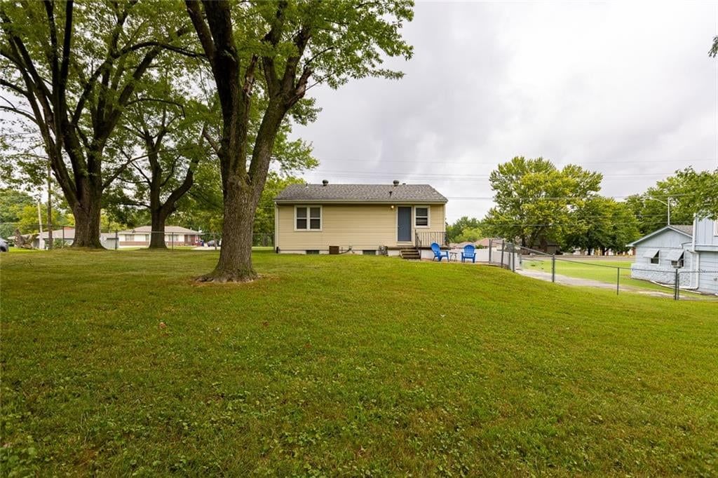 Photo 26 of 31 - 1405 NE 72 Street, Gladstone, MO 64118