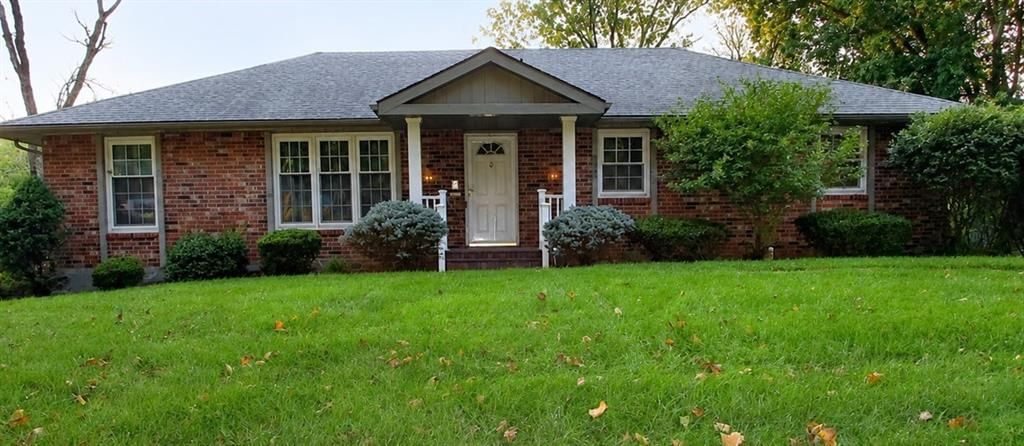3906 Lakeview Drive — photo 1