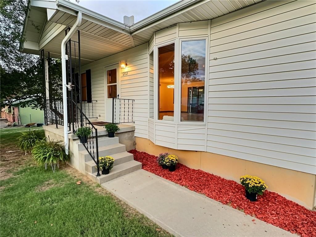 1232 N Tucker Street — photo 15
