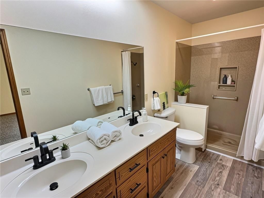 1232 N Tucker Street — photo 26