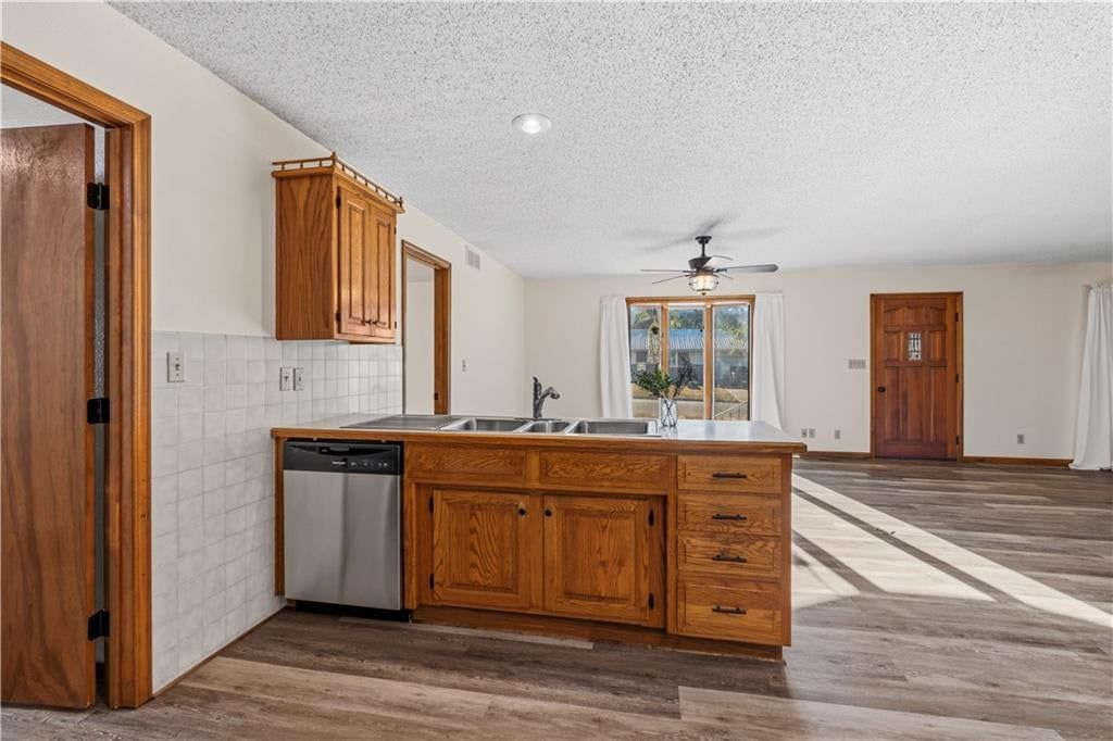 1232 N Tucker Street — photo 49