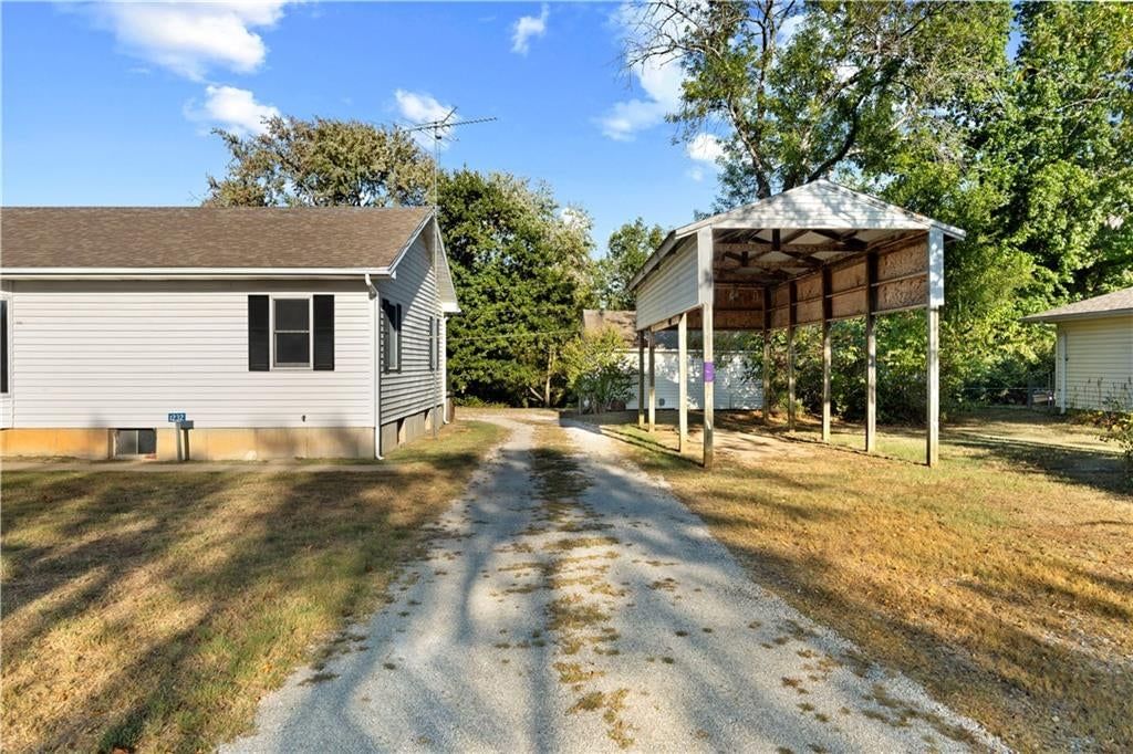 1232 N Tucker Street — photo 54