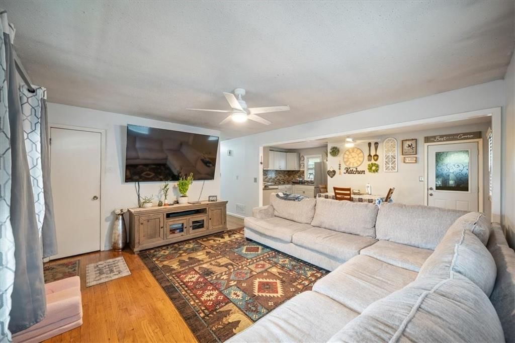 406 Elmwood Avenue — photo 9