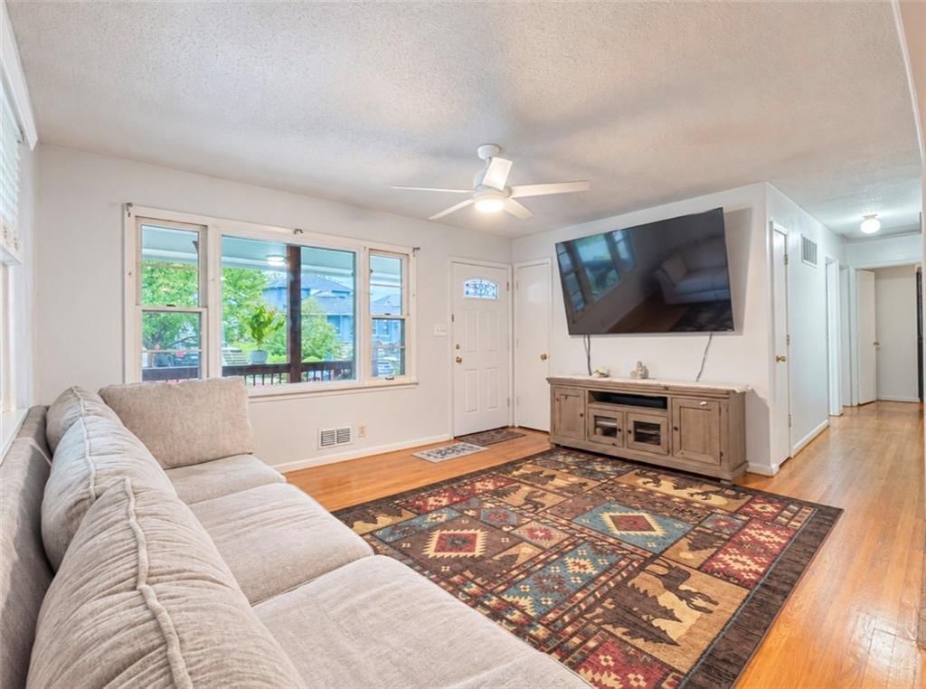 406 Elmwood Avenue, Kansas City, MO: listing photo 3