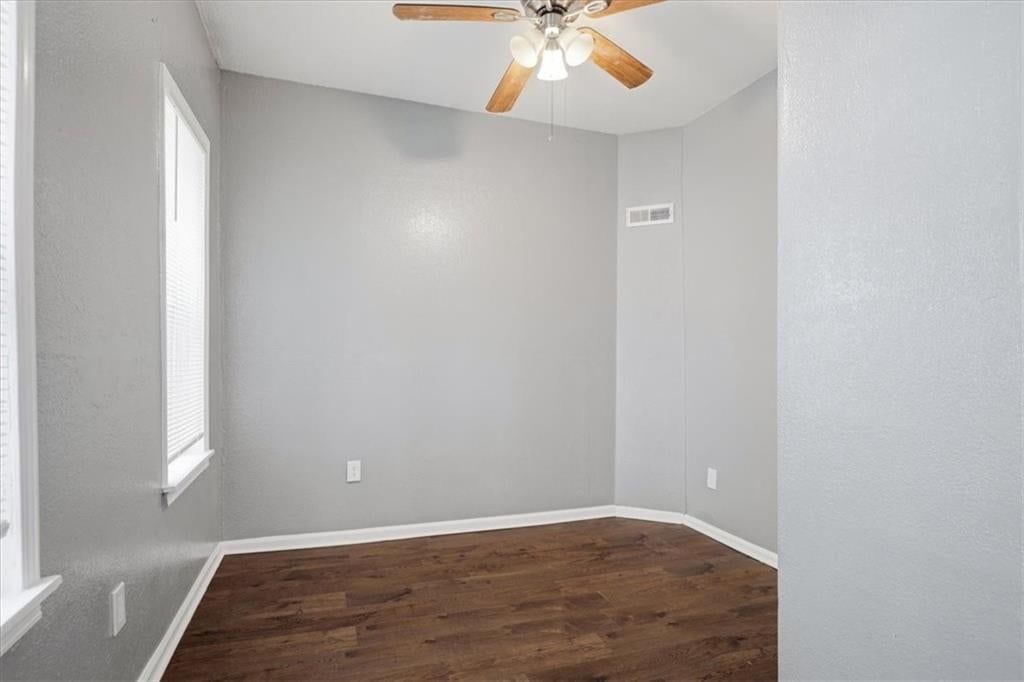 2629 E 7th Street — photo 10