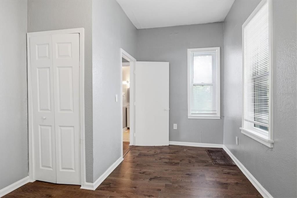 2629 E 7th Street — photo 11
