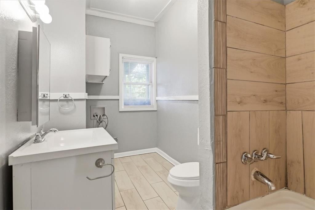 2629 E 7th Street — photo 12